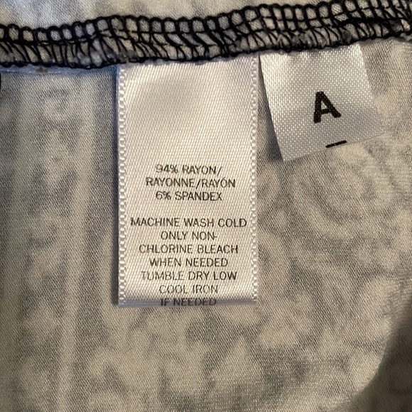 Loft Soft Stretchy Fit and Flare black/white print skirt - Picture 8 of 8